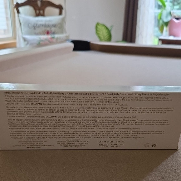 JAFRA Royal Jelly Lift Concentrate - Picture 3 of 3